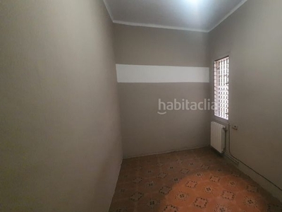 Piso en carrer de sant iscle 16 piso con 4 habitaciones con ascensor en Barcelona