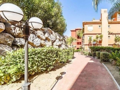 Piso viviendas 1 y 2 dormitorios en cabopino () en Marbella