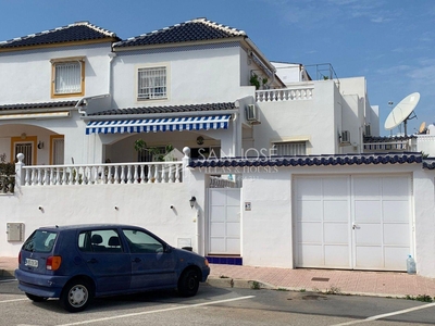 Сhalet adosado con terreno en venta en la Los Balcones' Urb. La Ceñuela