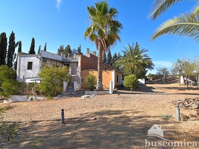 Villa con terreno en venta en la A-312' Linares