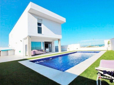 Villa con terreno en venta en la Avinguda del País Valencià' Guardamar del Segura