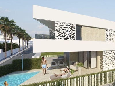 Villa con terreno en venta en la Calle Doblada' Alicante