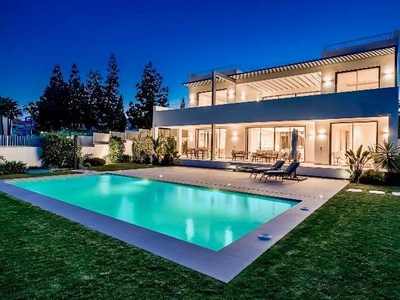 Villa con terreno en venta en la Calle Sierra Nevada' Marbella
