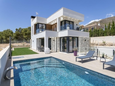 Villa con terreno en venta en la Carrer Atenes' Finestrat