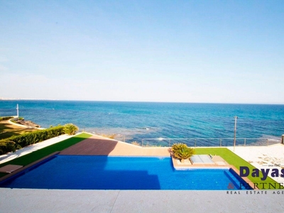 Villa con terreno en venta en la Dehesa de Campoamor' Cabo Roig