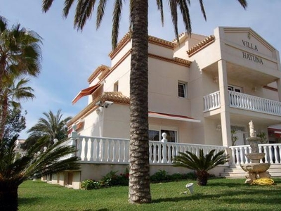 Villa con terreno en venta en la Playa Flamenca I' Orihuela