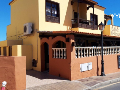 Villa con terreno en venta en la Urbanización El Guincho