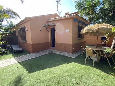 Casa/bungalow en complejo turístico con jardín privado y piscina compartida
