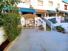 Casa adosada en venta en Avda. Andalucia en Zona Avenida de Andalucía por 320.000 €