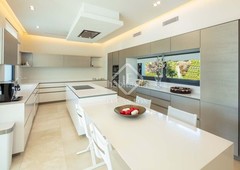Chalet casa / villa de obra nueva de 6 dormitorios con 156m² terraza en venta en nueva andalucía en Marbella