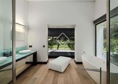 Chalet casa / villa en excelentes condiciones de 5 dormitorios con 341m² terraza en venta en Benahavís