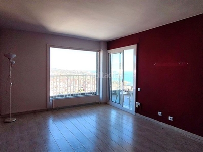 Alquiler piso con 3 habitaciones con ascensor y vistas al mar en Montgat