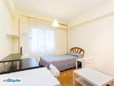 Amplio apartamento estudio con aire acondicionado en alquiler en Malasaña