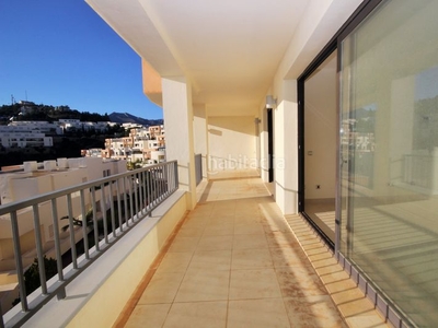Apartamento en calle el pinar apartamento de 3 dorm. con vistas al mar en samara en Marbella