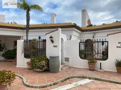 Apartamento en urb. puerto de cabopino () en Marbella