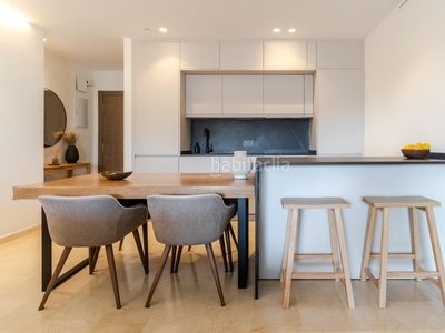 Apartamento estupendo y amplio apartamento totalmente reformado en la zona de nagüeles, milla de oro en Marbella