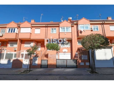 Casa adosada en venta en Avenida de la Libertad