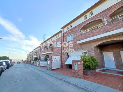 Casa adosada en venta en Plaça de Pompeu Fabra en Sant Llorenç d'Hortons por 349.000 €
