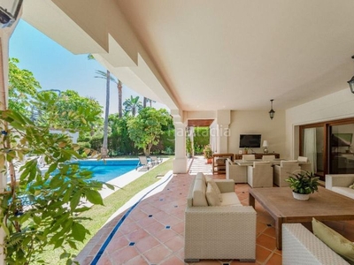 Casa con 6 habitaciones con parking, piscina y aire acondicionado en Marbella