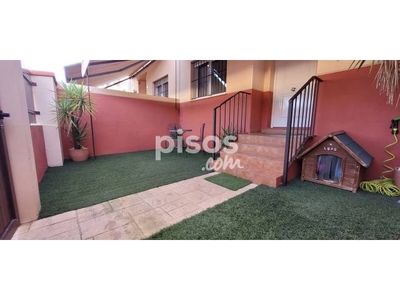 Casa pareada en venta en Calle Rafael Aguilar Acevedo en Gelves por 175.000 €