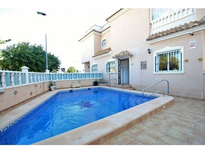 CASA SEMIADOSADA con 2 - 3 dormitorios y piscina privada en EURO RODA, San Javier
