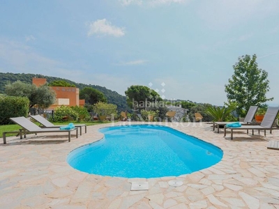 Chalet con 4 habitaciones con parking, piscina, calefacción y aire acondicionado en Sant Cebrià de Vallalta