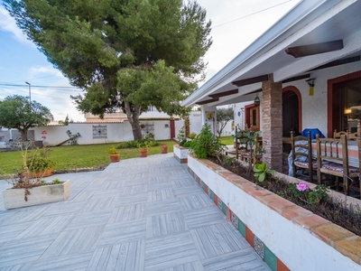 Chalet en venta en Dehesa de Campoamor, Orihuela, Alicante