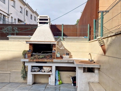 Chalet magnifica casa a 3 vientos con 4 dormitorios, ascensor, garaje y jardín de 70 m² en venta en aragai, . en Vilanova i la Geltrú