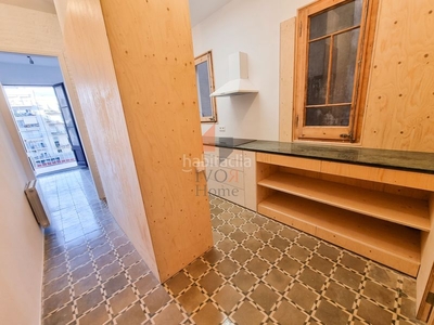 Piso con 2 habitaciones con ascensor y calefacción en Barcelona