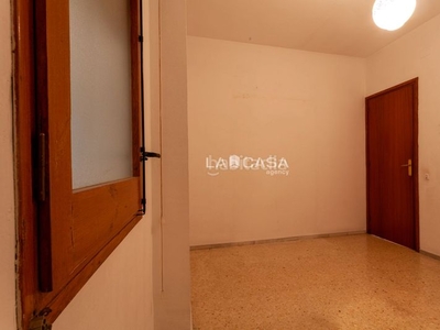 Piso con 3 habitaciones en Turó de la Peira Barcelona