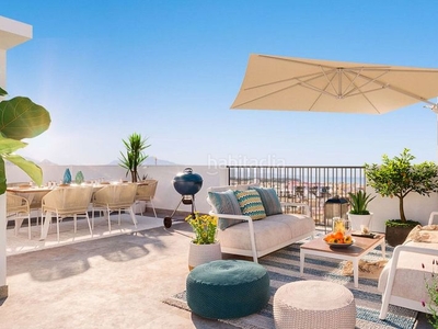 Planta baja con parking, aire acondicionado y vistas al mar en Estepona