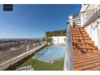 Preciosa casa en Granada con piscina y vistas impresionantes