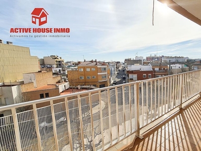 Alquiler de piso en Amposta de 3 habitaciones con terraza y piscina