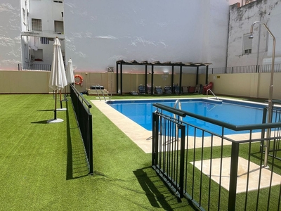 Alquiler de piso en avenida De Miraflores de 3 habitaciones con terraza y piscina