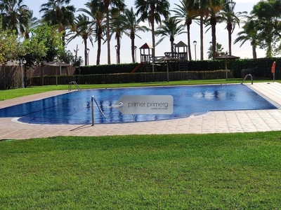 Alquiler de piso en Barri del Mar - Ribes Roges de 4 habitaciones con terraza y piscina