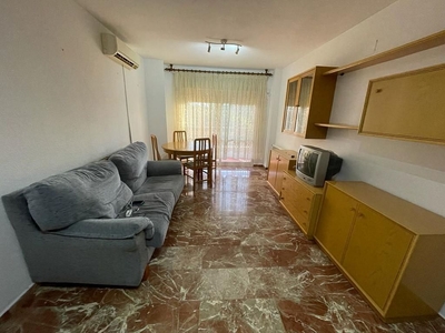 Alquiler de piso en Barrio de Zaidín de 2 habitaciones con terraza y muebles