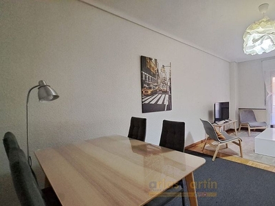 Alquiler de piso en Centro - Salamanca de 4 habitaciones con terraza y muebles