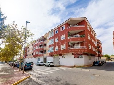 Apartamento con 3 dormitorios y 2 baños en alquiler en Los Montesinos, Alicante