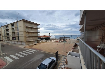 Apartamento en 1ª línea de playa en Bellreguard, a solo 10 metros de la arena.