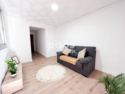 Apartamento en alquiler en Calle de Villarreal, cerca de Carrer del Maestro Caballero