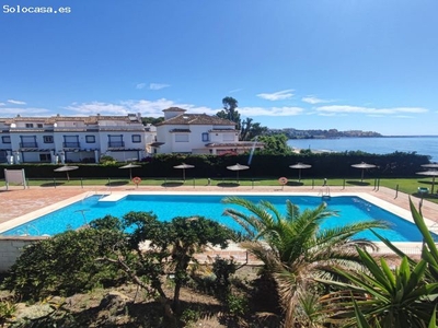 Apartamento en venta en primera linea de la Playa de Guadalobon, Estepona. Málaga