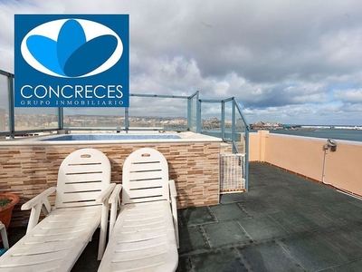 Ático en venta en Melilla de 3 habitaciones con terraza y piscina