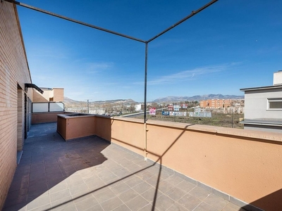 Ático en venta en Santa Fe de 2 habitaciones con terraza y garaje