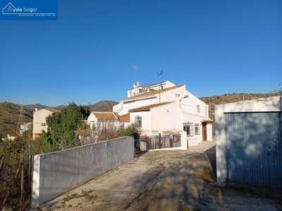 Casa con terreno en Málaga