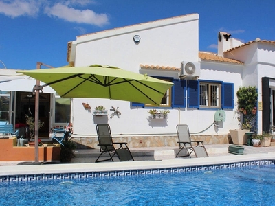 Chalet en venta en Dehesa de Campoamor, Orihuela, Alicante