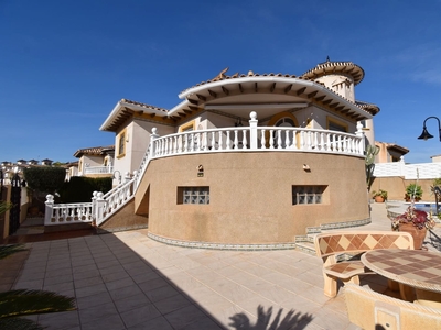 Chalet en venta en La Zenia, Orihuela, Alicante