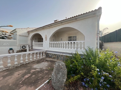 Chalet en venta en Mil Palmeras, Orihuela, Alicante