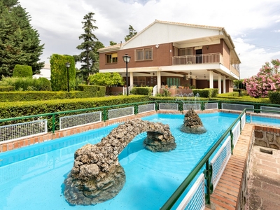 Venta de casa con piscina y terraza en Santa Fe, CARRETERA