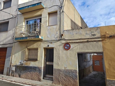 Venta de casa con terraza en Tacó (Vilanova i la Geltrú), Masia En Notari