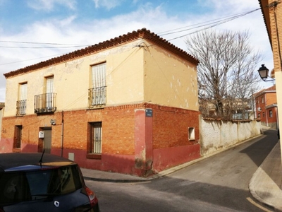 Casa con terreno en el casco urbano de Los Hueros-El Viso